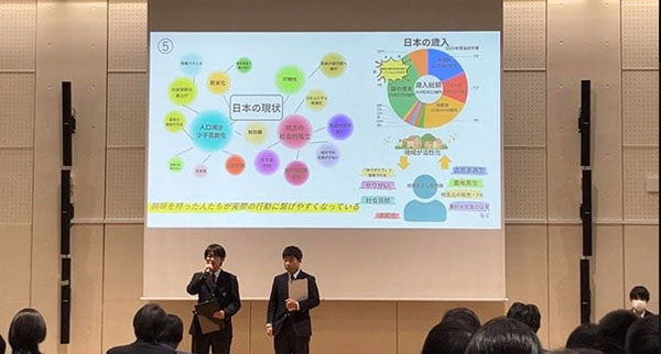 芝工柏_中学生の Webコンテスト発表の様子。プレゼンの機会は多々用意されています