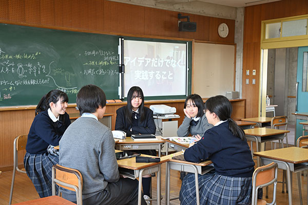東京成徳大_生徒たちは伸びやかな校風の中で、日々を送っています