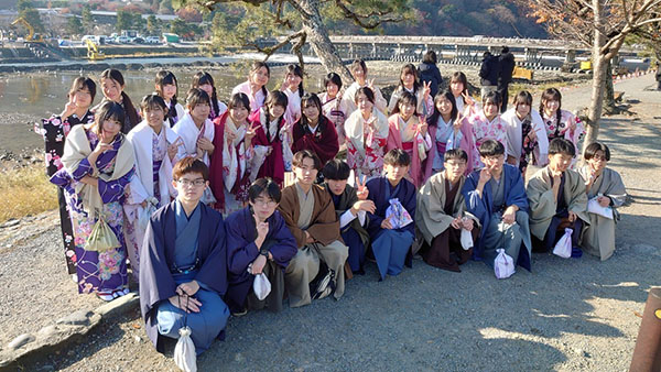 獨協埼玉_修学旅行にて。和装で記念撮影！
