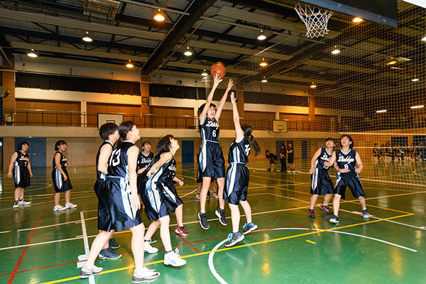 獨協埼玉_中学の部活動は運動系15、文化系１。高校は運動系14、文化系８、同好会６