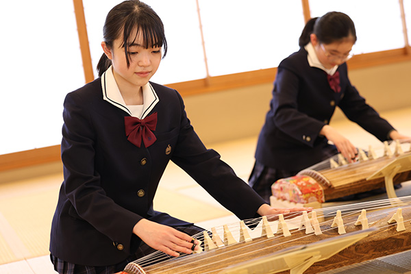 江戸川女子_「特別活動」として、さまざまな教養に触れる機会がある江戸川女子。数ある経験の中から生徒は自分自身の可能性を探ります