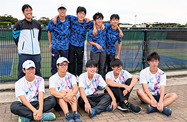 江戸川取手_2025年度の新人戦団体戦茨城県大会で、ベスト８に入った時の登録メンバー。前列中央が佐藤くん