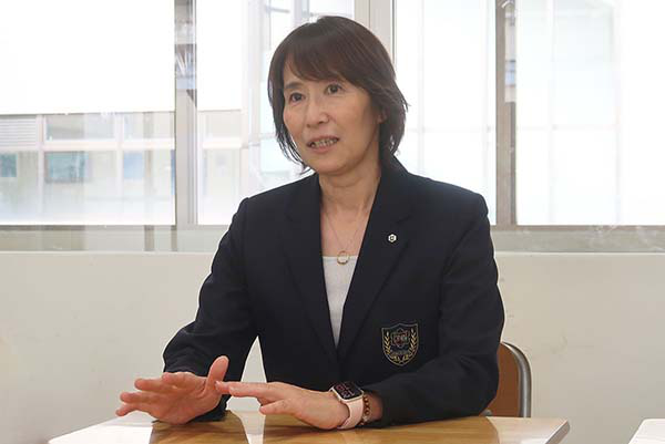 実践学園_中学校教頭の國澤朋美先生