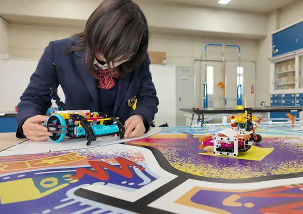 実践学園_有志によるロボットプログラムは、１２月に大会への参加を予定しています