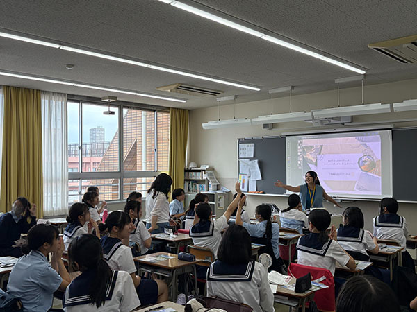 十文字_實践大学だけでなく、様々な国の学校と学びの機会があります