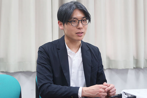関東学院_進路指導部の中村悠人先生