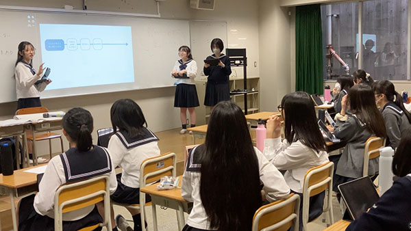 佼成女子_先輩が後輩に、平和への思いをバトンリレーします