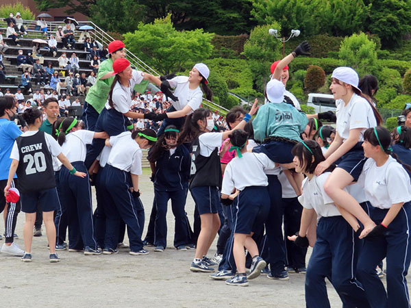 共立女子第二_先生方が安全係を務めるなか、高3は「騎馬戦」に挑戦!