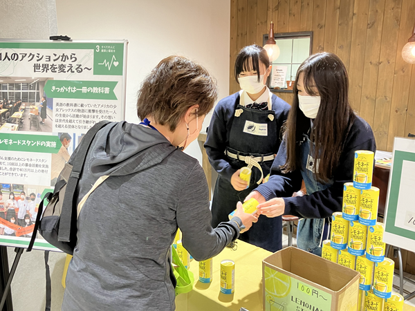 麗澤_「EARTH」立ち上げのきっかけとなった「レモネードスタンド」にて