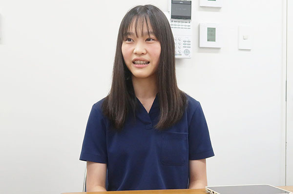 品川女子_「四季折々の庭が楽しみ」と話すN.Y.さん