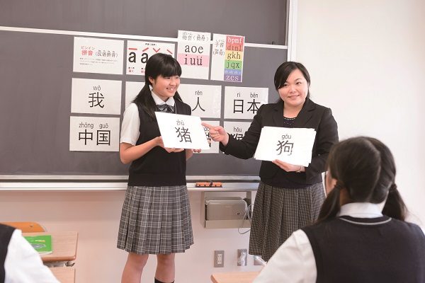神田女学園では<br>中国語や韓国語も学べます