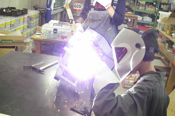 技術部では溶接作業もお手のモノ!