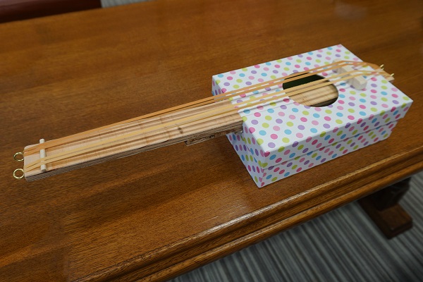 このような手作り楽器も「音中・音高」ならでは!