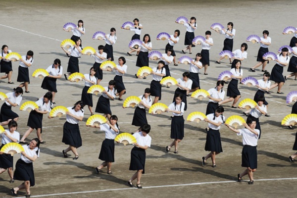 高３伝統の踊り「荒城の月」