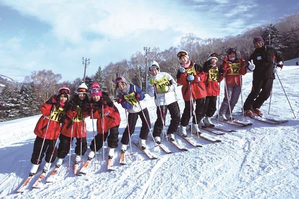 12月に実施されるスキー教室(希望制)