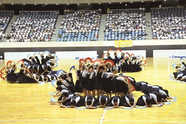 体育祭のフィナーレを飾る、和洋九段伝統の「扇の舞」!